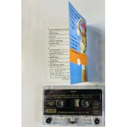 Kikka: Kikka 3 kansipaperi EX , musiikkikasetin kunto EX käytetty kasetti
