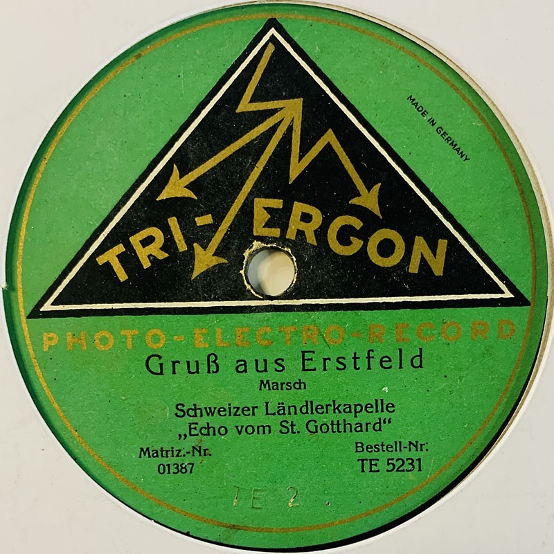 Schweizer Ländlerkapelle Gramofonilevy Wendelin / Gruß aus Erstfeld  kansi paperikansi/muovitasku levy VG savikiekko gramofonile