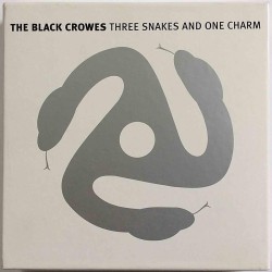 Black Crowes: Three Snakes And One Charm 7 x 7” - käytetty vinyylisingle PS EX / EX
